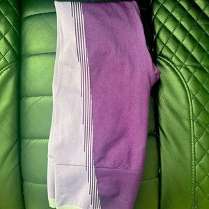 Fabletics High-waisted Legging purple size M
Like new